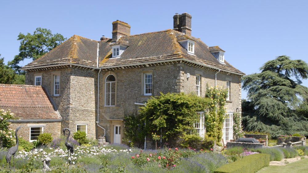 A luxury big house to rent, sleeps 22 with pool, hot tub, games room & sauna.