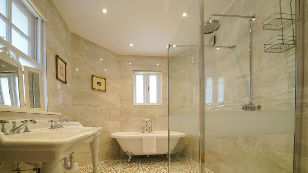 Stylish, fully tiled en-suite with bath and shower 