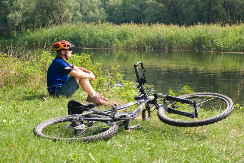 Cycling in the Cotswolds countryside