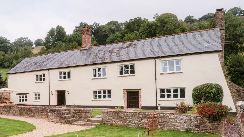 Front-of-the-house-bampton-farmhouse-sleeps-16