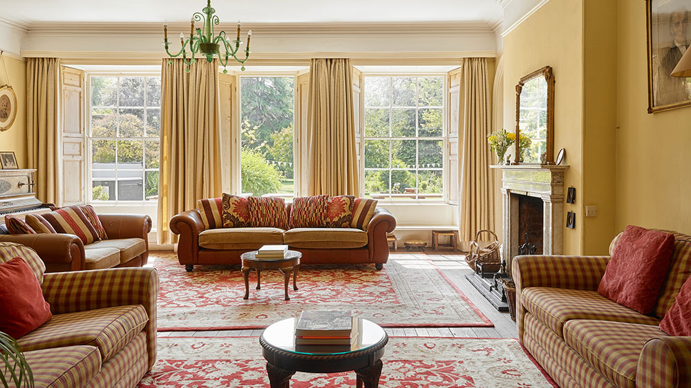  Tone Dale House - The spacious Drawing Room, with views to the garden