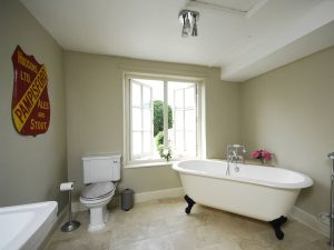 Somerset Manor - Bathroom between 7 & 8 bedrooms