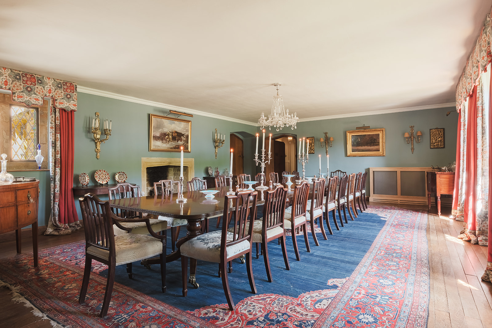 Big house dining room at Tysoe Manor with long table