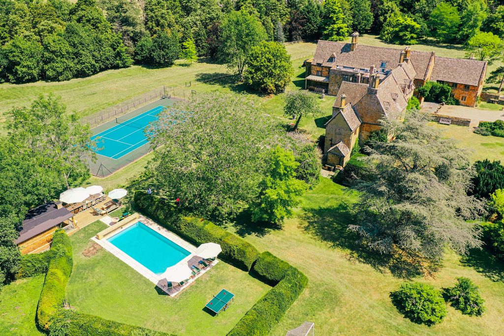 The Big House Co. Tysoe Manor ysoe Manor luxury Cotswolds rental with gardens and pool