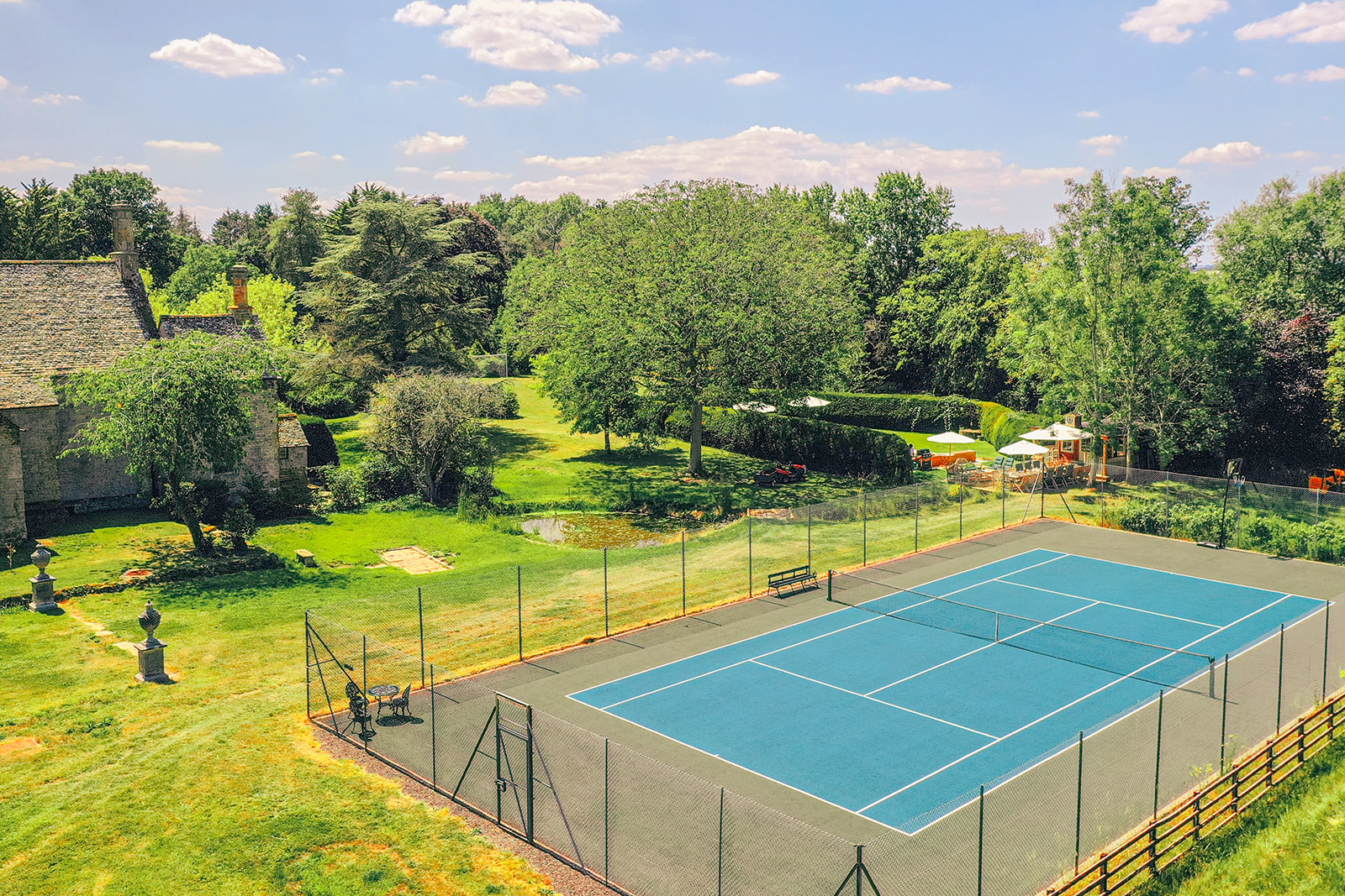 Private tennis court at Tysoe Manor luxury Cotswolds rentals