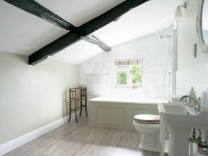 Bampton Longhouse Bathroom